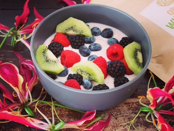 Gezonde aardbeien proteïne smoothie bowl – recept