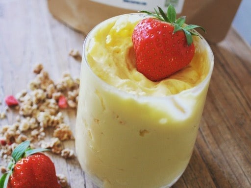 Caseïne Protein Fluff met mango en aardbei – recept