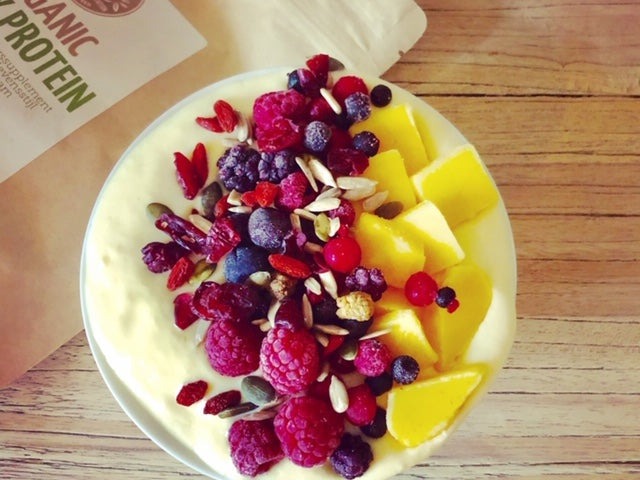 Mango smoothie bowl