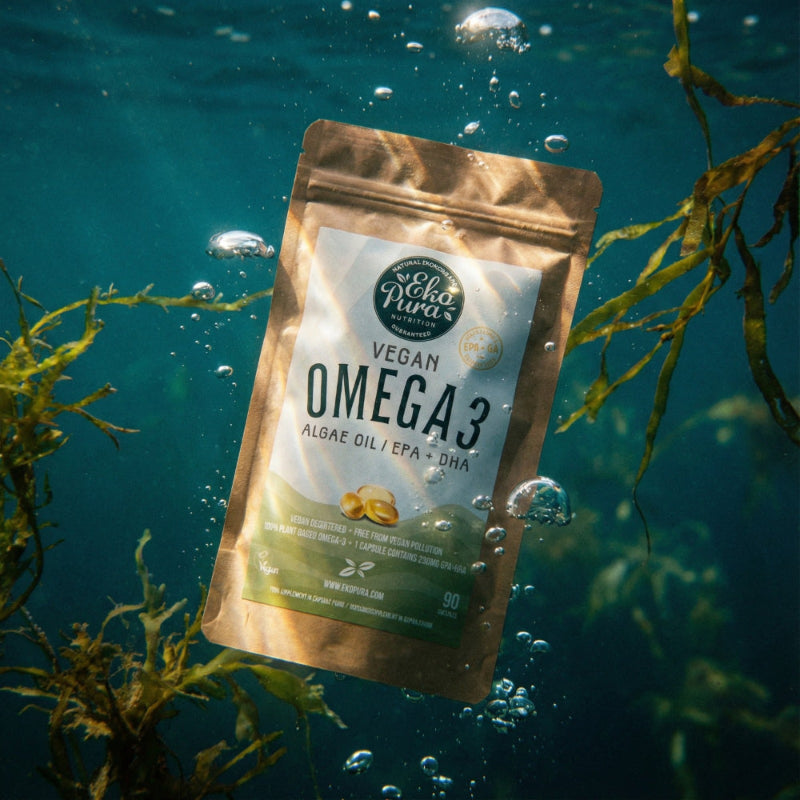 Sfeerafbeelding van Omega 3 DHA+EPA product onder water tussen zeewier
